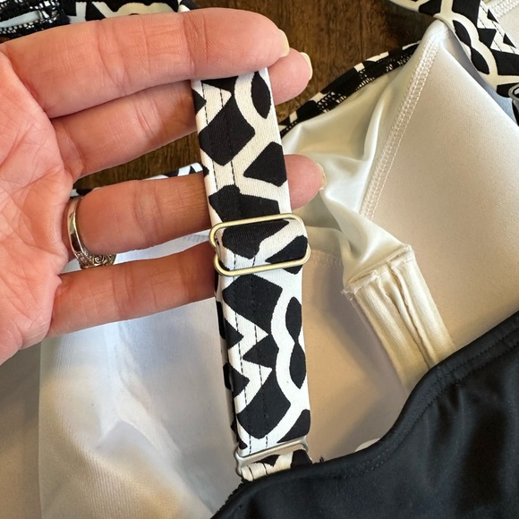 Lands’ End | Women's Square Neck Underwire Tankini Swimsuit Top - Picture 4 of 7